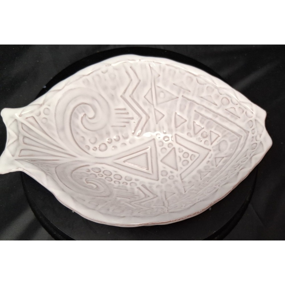 White ceramic dish with geometric and swirl patterns boat-shaped w/soap fish - Picture 5 of 11